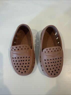 LIKE NEW Floafers Toddler boy Size 4 - Brown